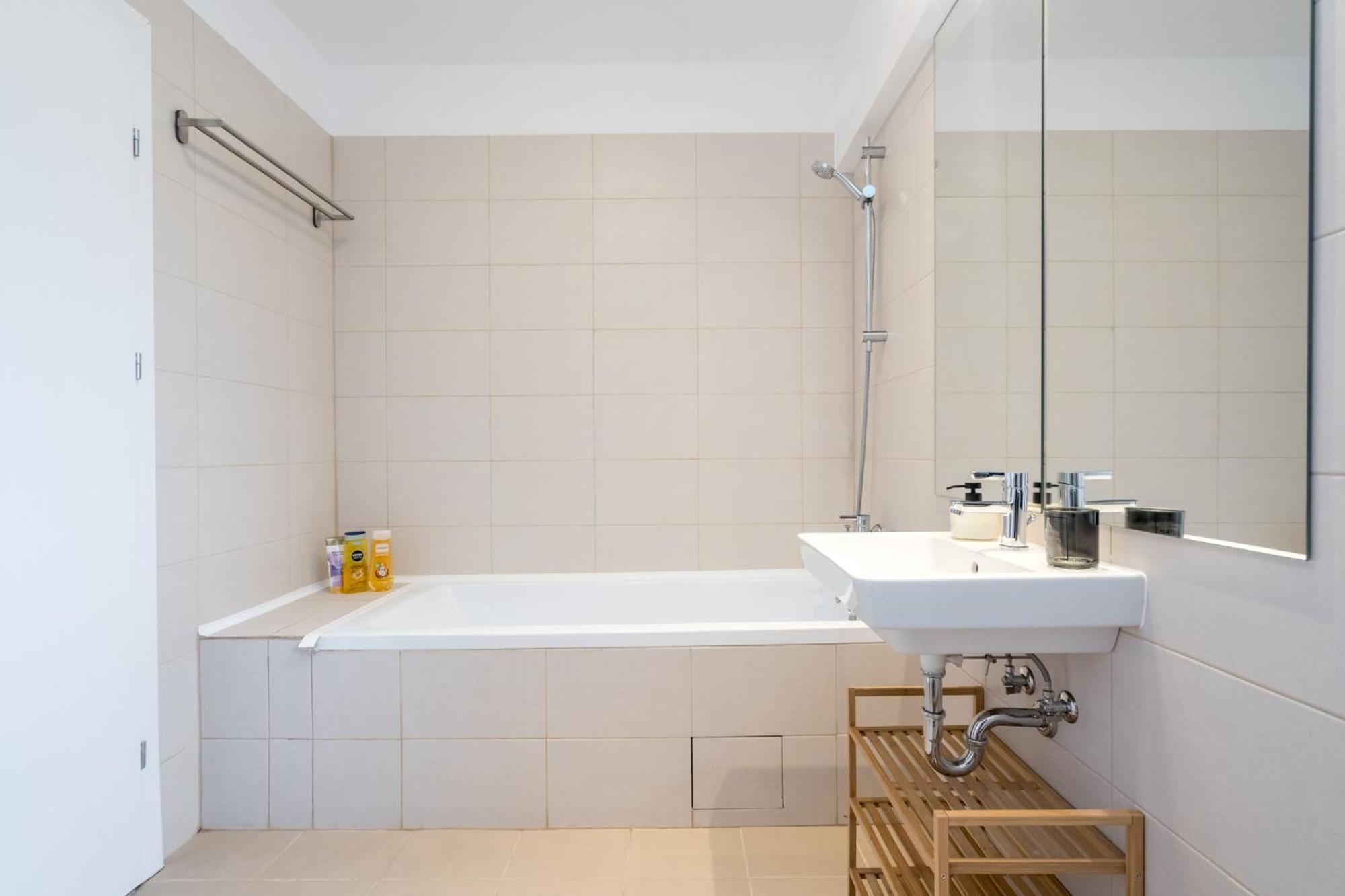 Breeze - Modern Escape In Pipera Lejlighed Bukarest Eksteriør billede